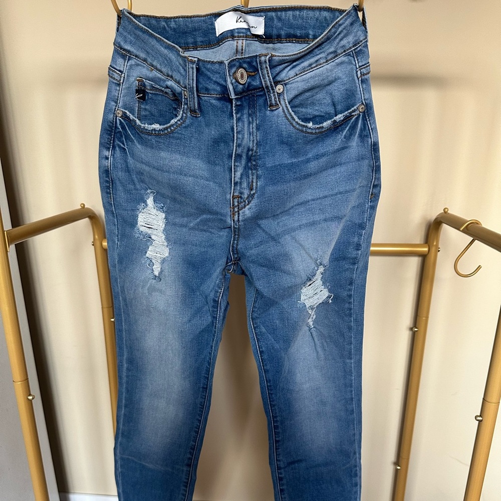 KanCan size 5/26 stretchy cute jeans with zipper ends.